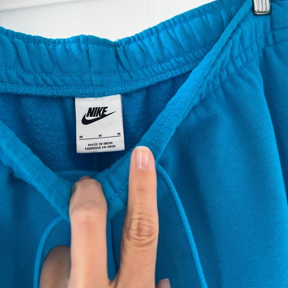 Nike Women’s Essential Fleece Pant size M - Picture 3 of 8